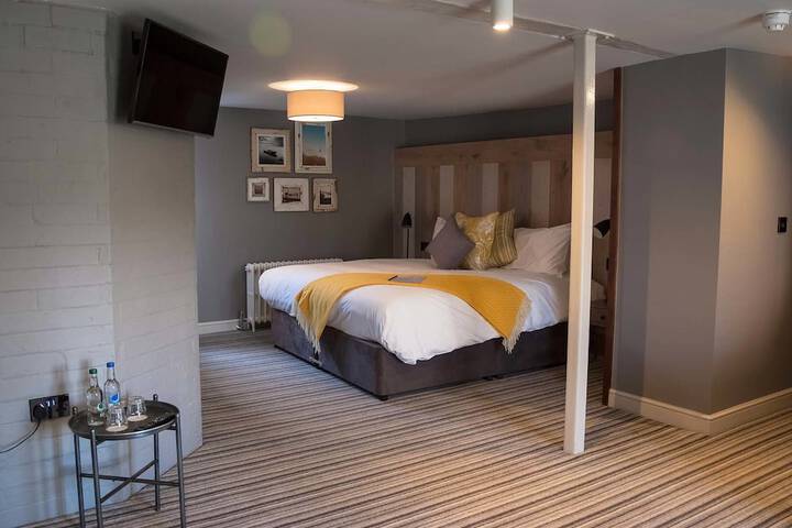 Room 4 of 75