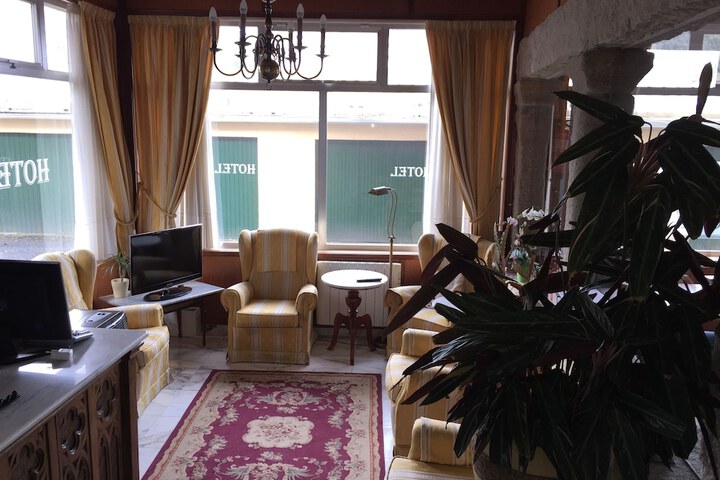 Room 4 of 20
