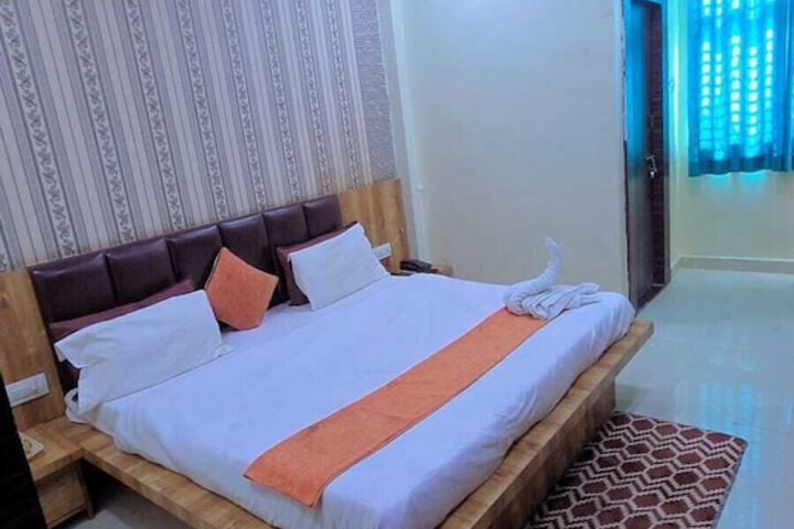 Room 9 of 25