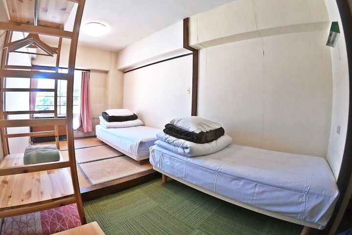 Room 28 of 107