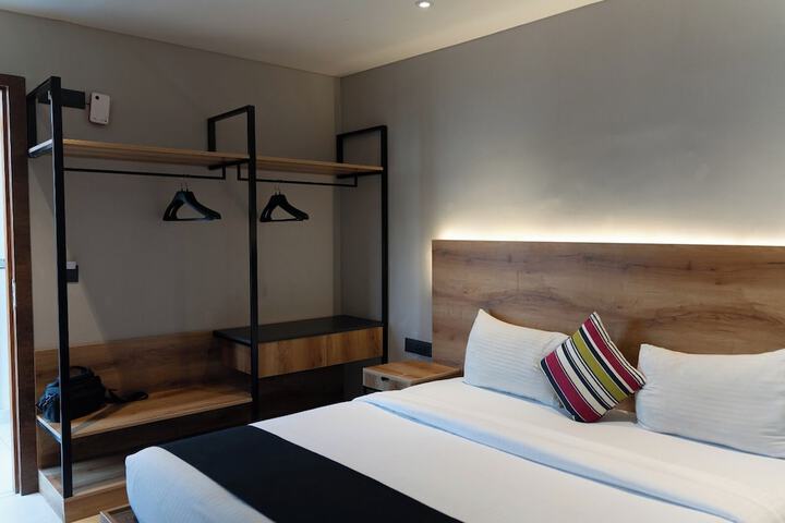 Room 27 of 73