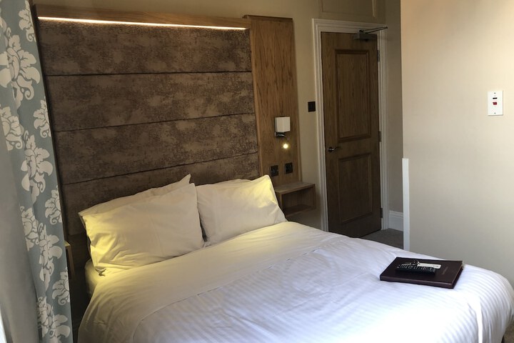 Room 12 of 30