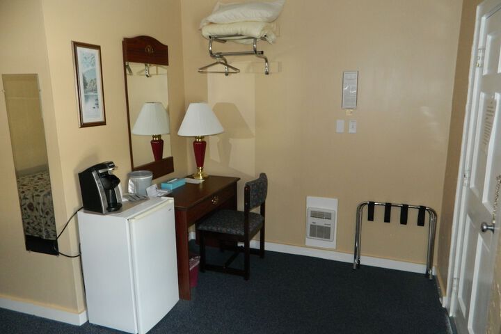 Room 12 of 37