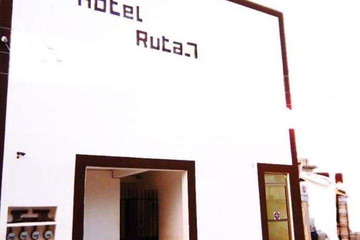 Hotel Exterior 9 of 11