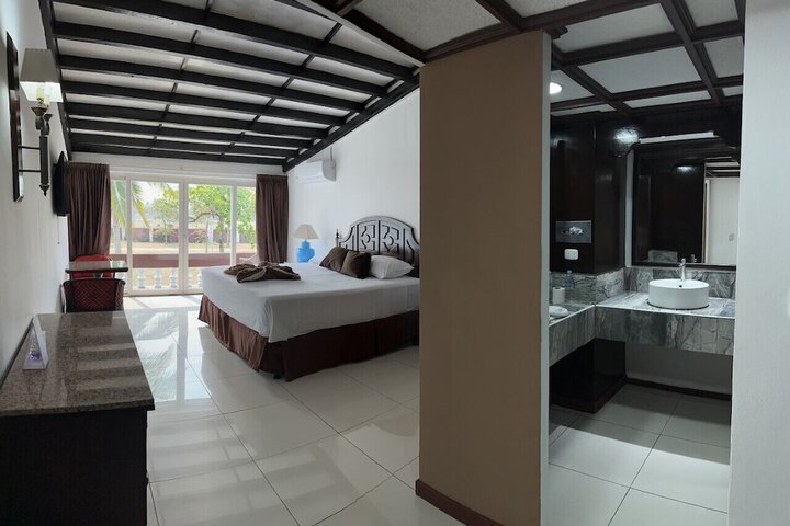 Room 33 of 189