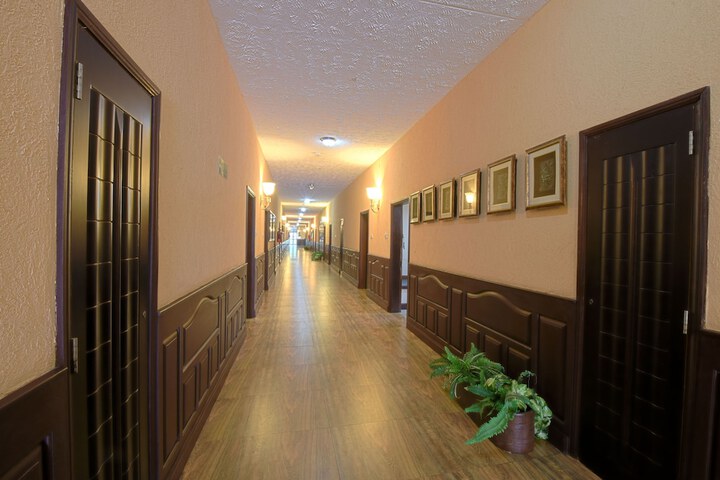 Ballroom/Hall 29 of 34