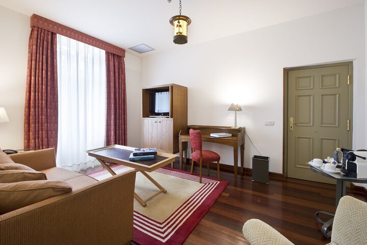 Room 19 of 81