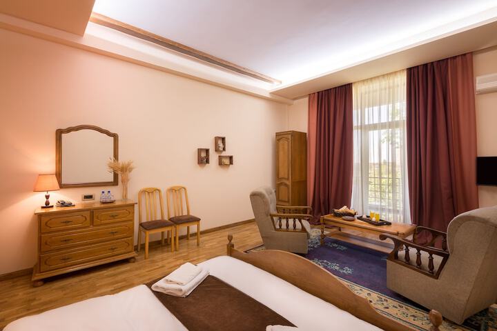 Room 8 of 60
