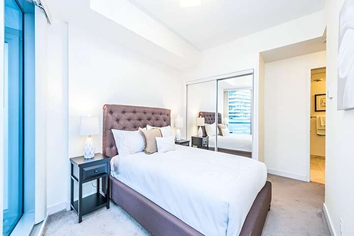 Room 25 of 198