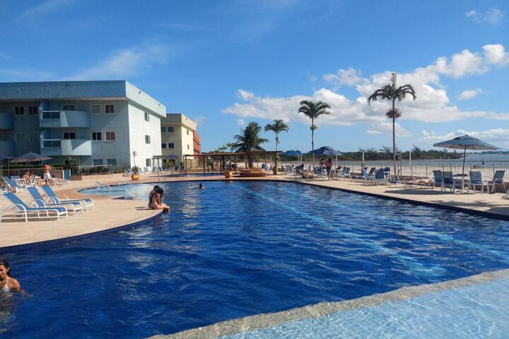 Apartamento no Golden Lake - pé na areia agua de côco e cervejinha