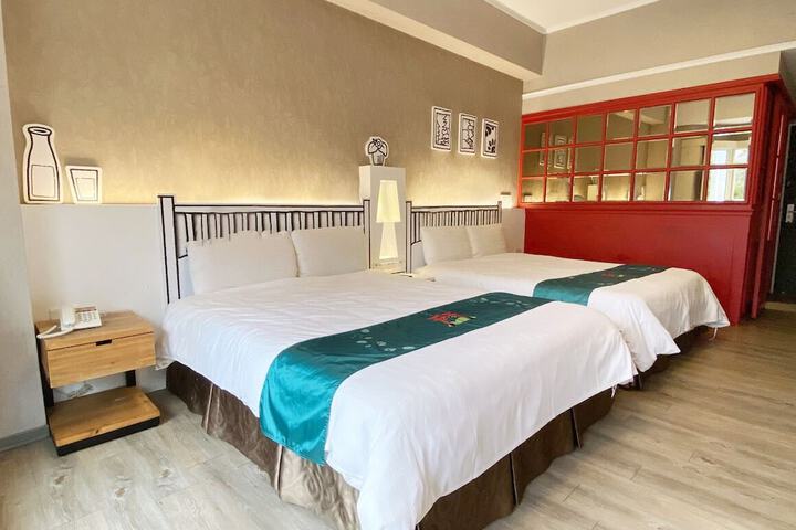 Room 5 of 12