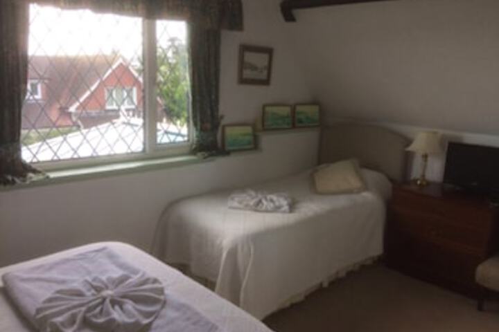 Room 5 of 8