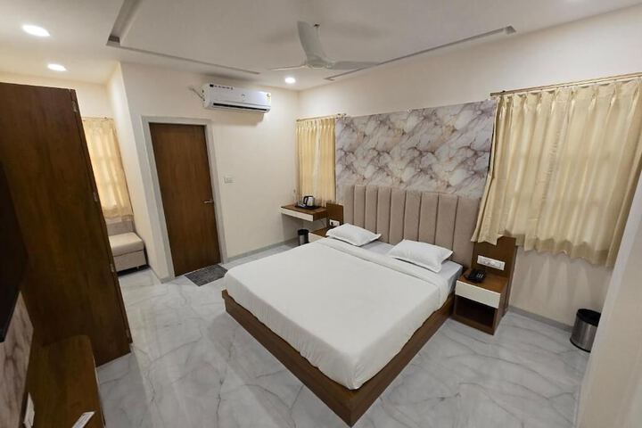 Room 10 of 19