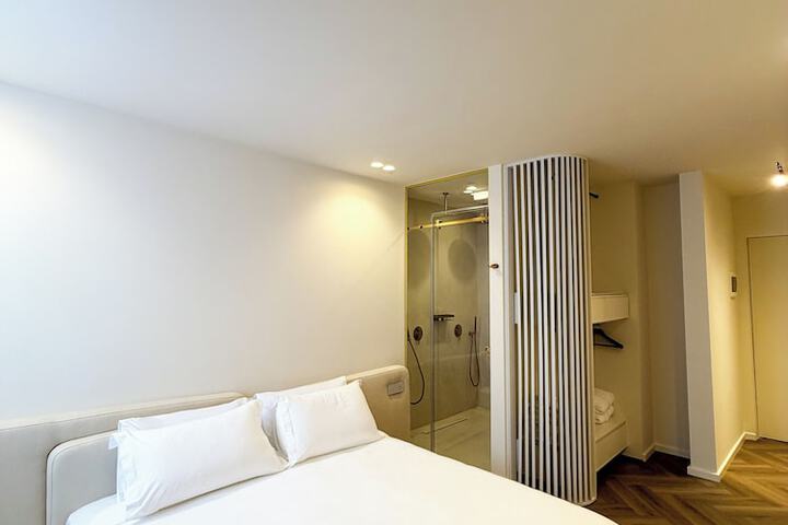 Room 44 of 104