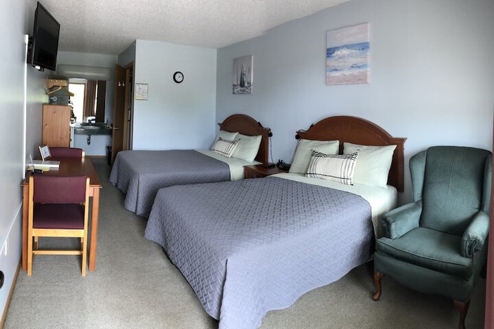 2 Double Beds (10 of 10)