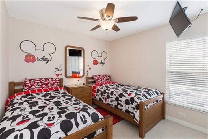 Room 6 of 14