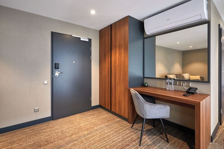 Room 32 of 74