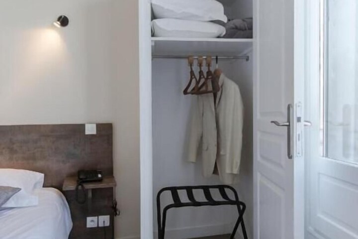 Room 5 of 15