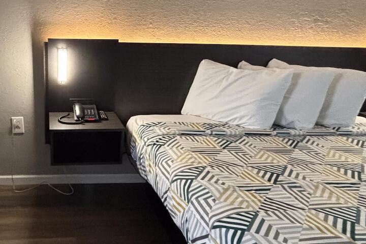 Room 6 of 21