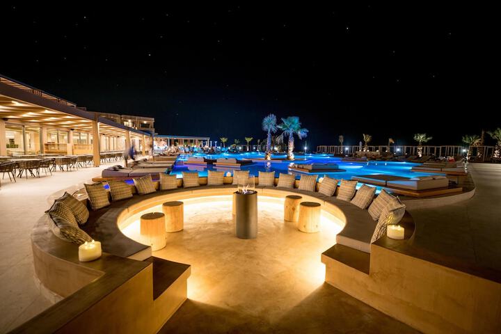 Pool 204 of 328