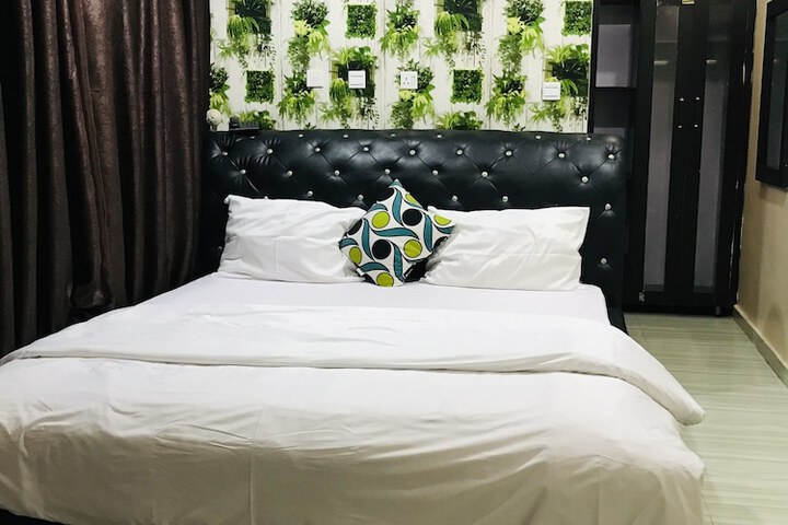Room 9 of 20