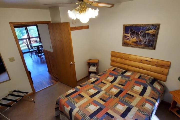 Room 34 of 195
