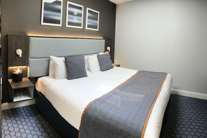 Room 8 of 47