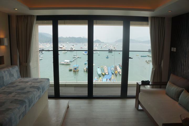 Room 21 of 68