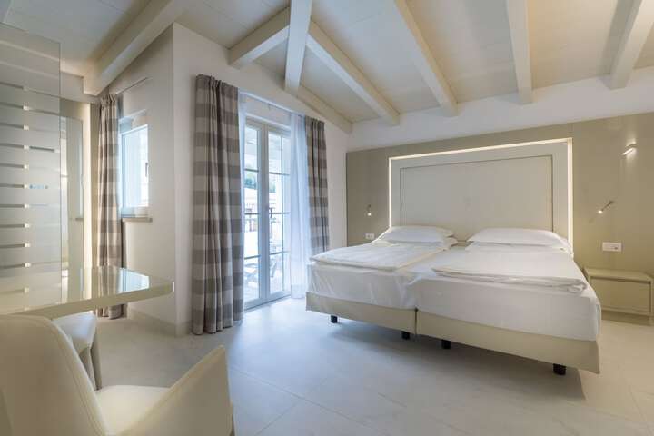 Room 30 of 89