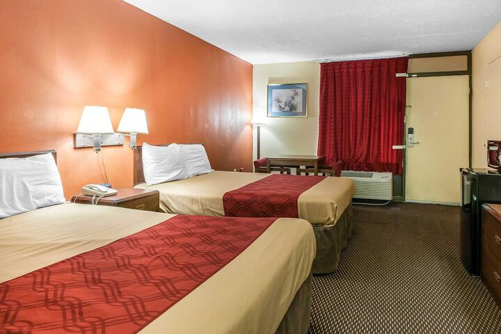 2 Double Beds (6 of 20)