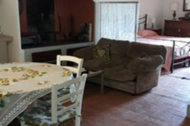 Room 8 of 12