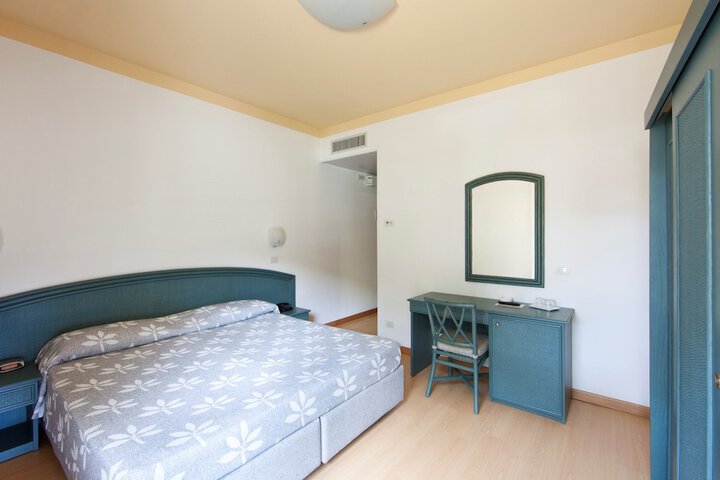 Room 10 of 36