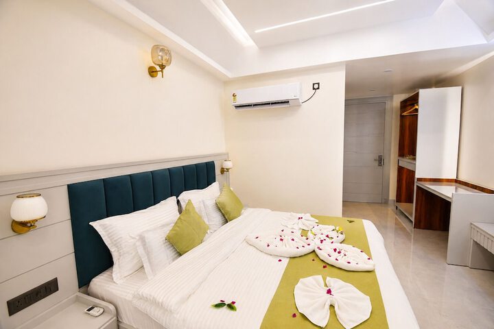 Room 12 of 32