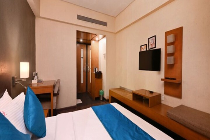 Room 15 of 32