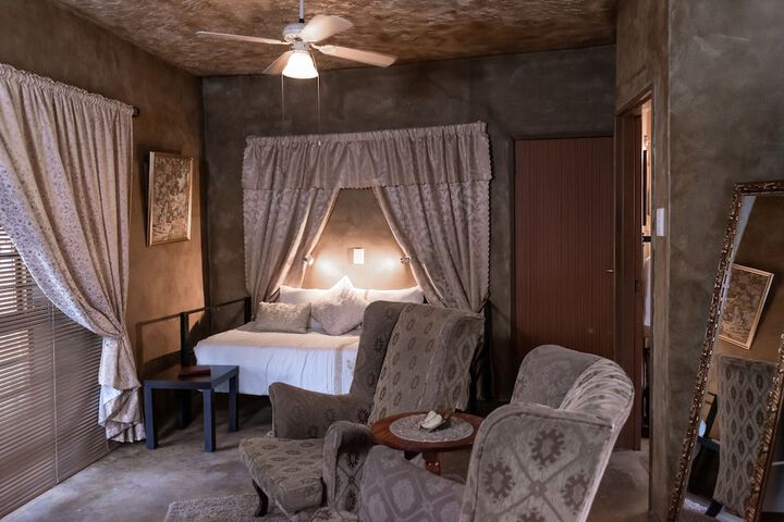 Room 9 of 28