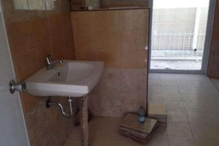 Room 5 of 89