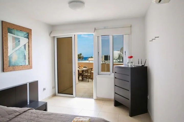 Room 3 of 20