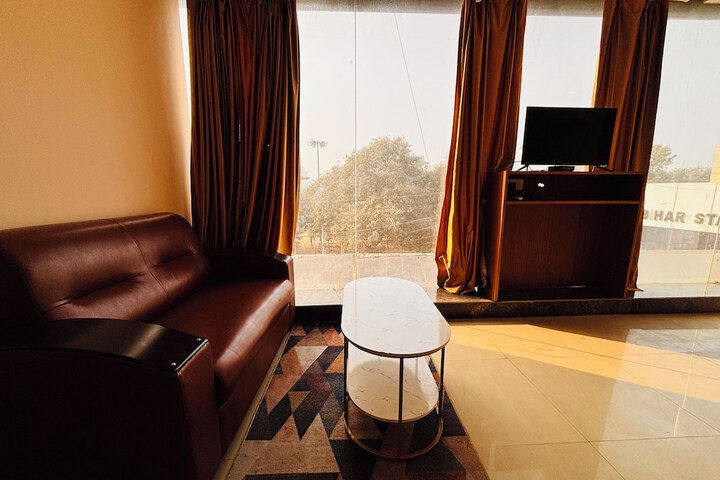 Room 10 of 36