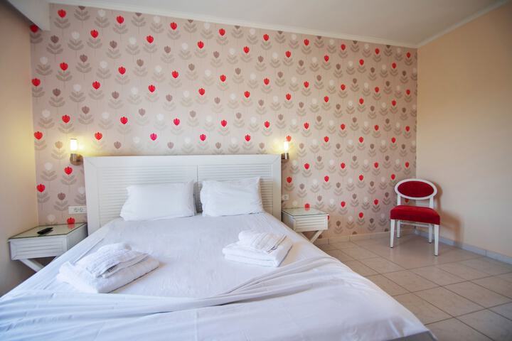 Room 4 of 33