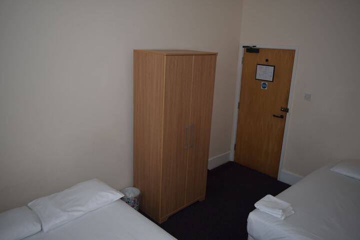 Room 16 of 32
