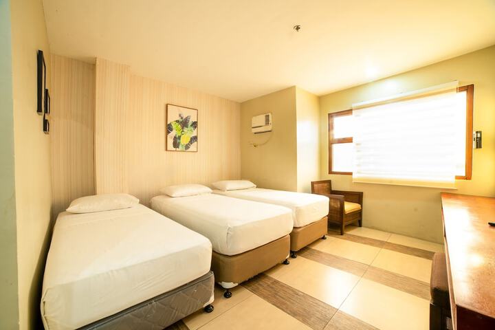 Room 4 of 6