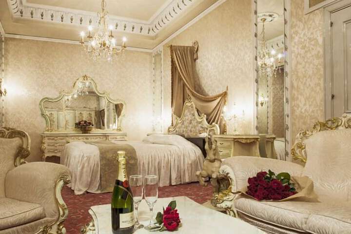 Room 5 of 7