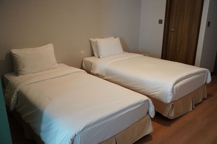 Room 10 of 21