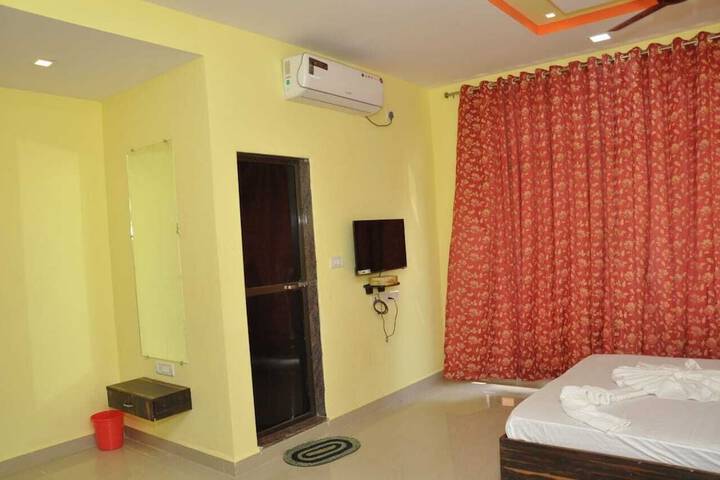 Room 8 of 16