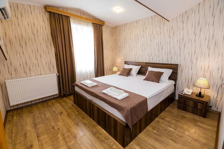 Room 10 of 68