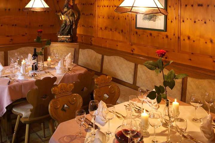 Dining 42 of 61