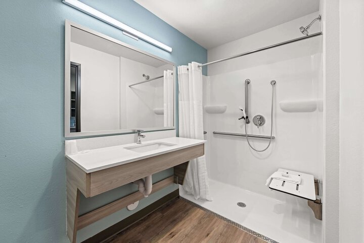1 Queen Bed Suite (3 of 22)