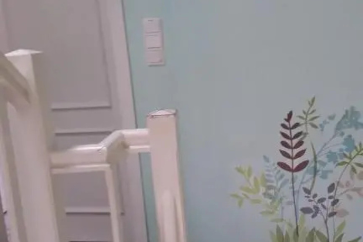 Room 8 of 10