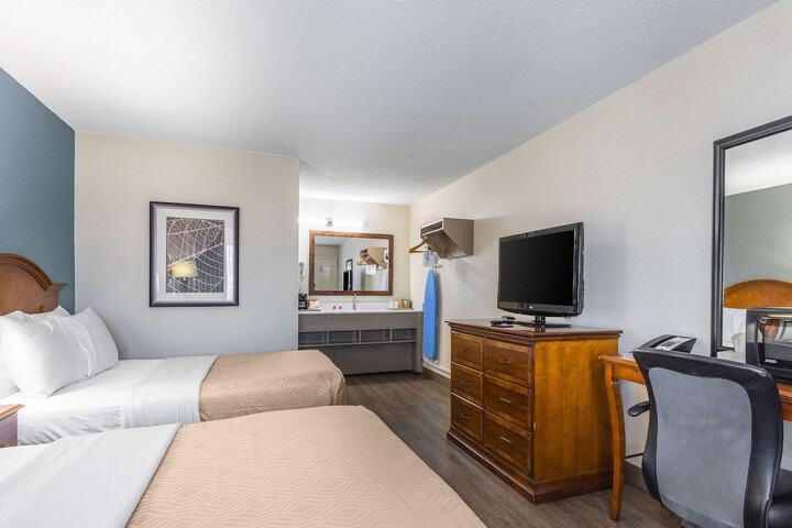 2 Double Beds (8 of 12)