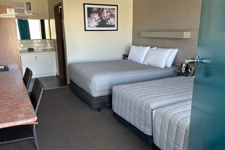 Room 11 of 26